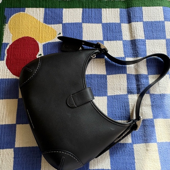 Coach Hamptons Black Leather Shoulder Bag - Picture 4 of 12